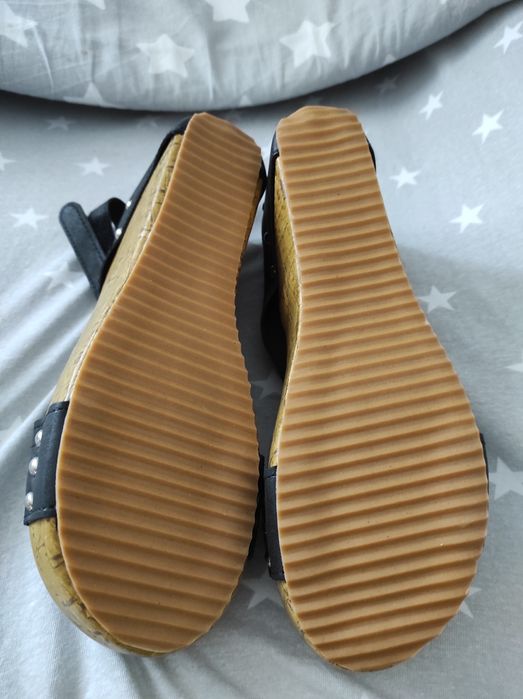 Buty damskie na koturnie