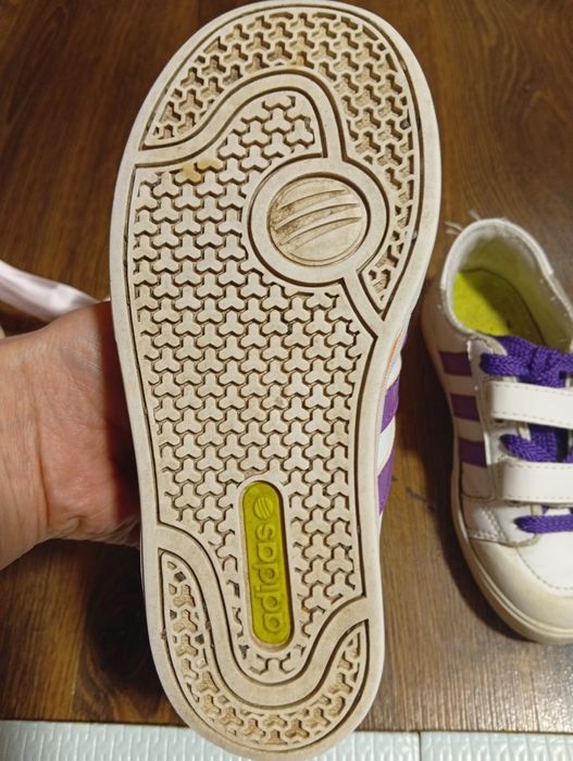 Кросівки, туфлі на дівчинку