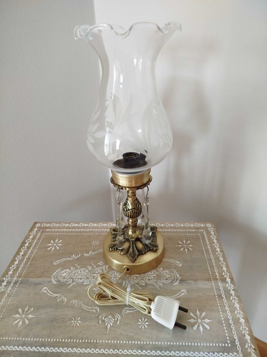 Antigo Candeeiro de Mesa, muito elegante