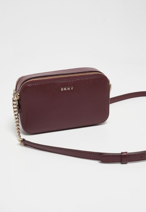 Mala DKNY, nova, em couro