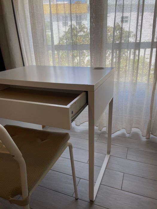Secretária IKEA MICKE nova c/cadeira