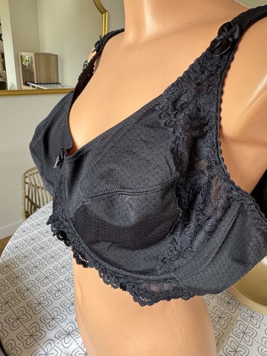 110 B czarny duży Stanik