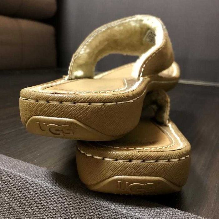 Сандалі, шльопанці, в'єтнамки ugg