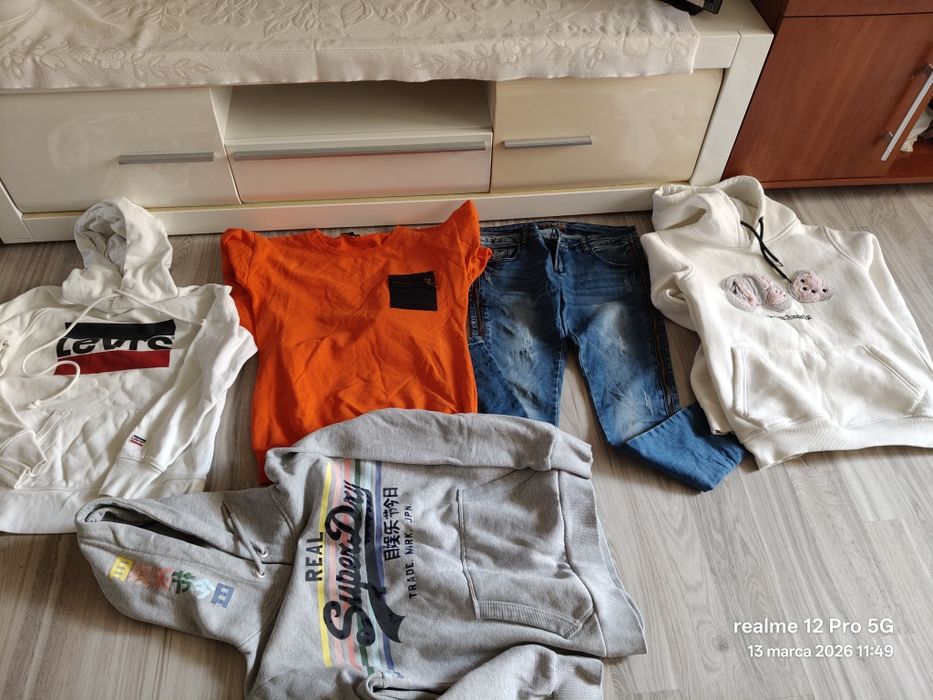 Sprzedam 4 bluzy damskie i spodnie dżinsowe damskie