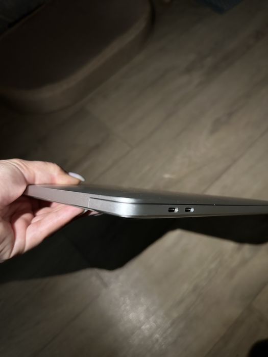 Продам MacBook Pro 2020 512gb