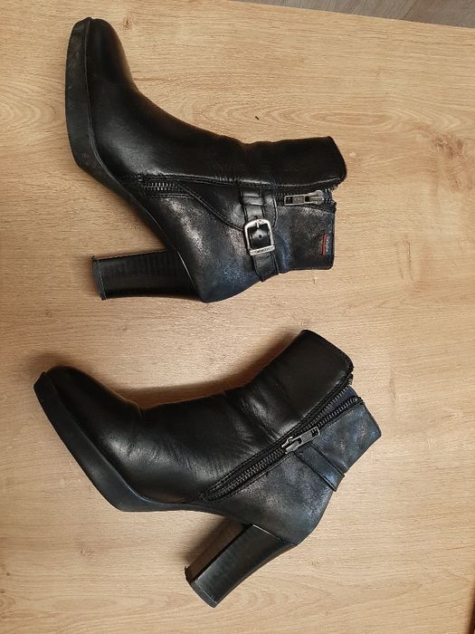 Botas em pele tamanho 35 callaghan
