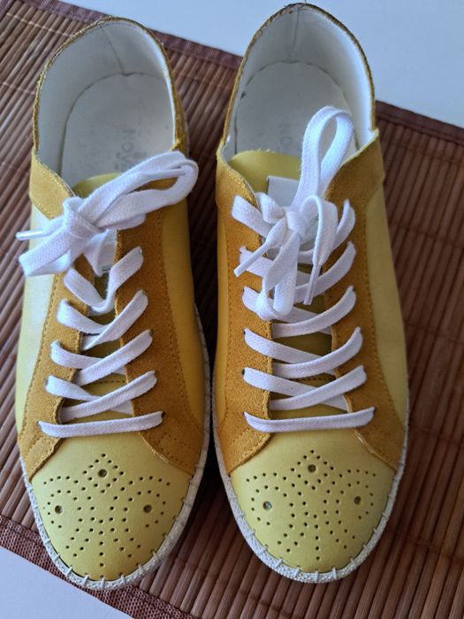 Sapatilhas mostarda