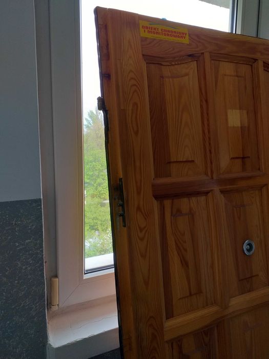 Sprzedam drzwi wejściowe.