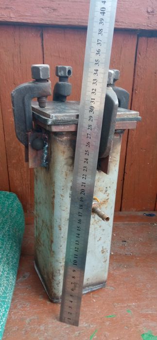 Міні автоклава, вакууматор. Або для інших цілей.