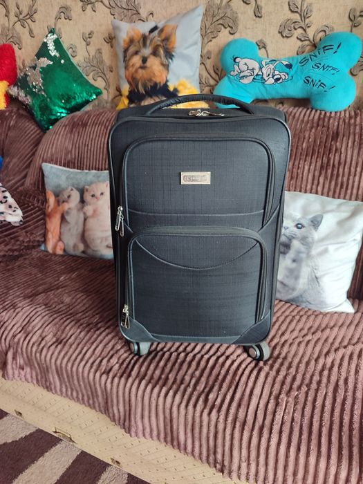 Валіза, чемодан на колесах