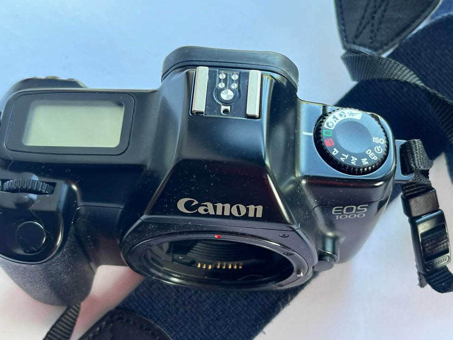 Aparat fotograficzny Canon EOS 1000 vintage czarny