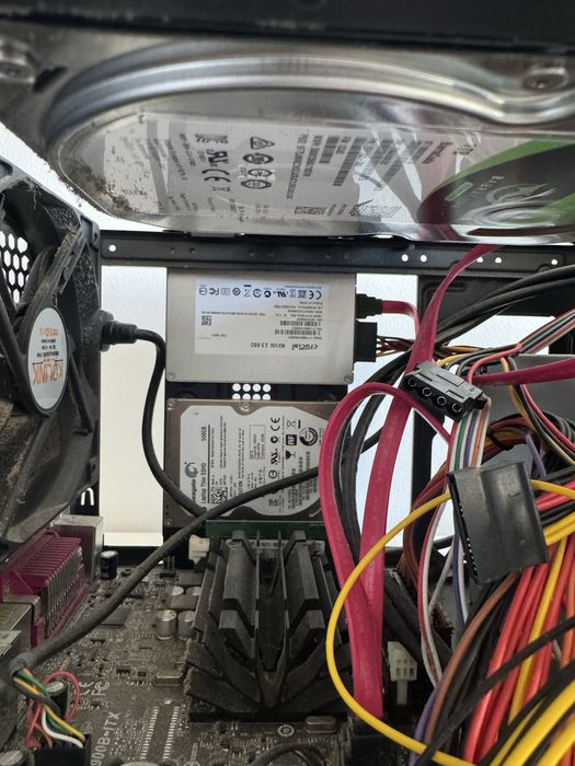 Computador j1900 com 3 Hard Drives