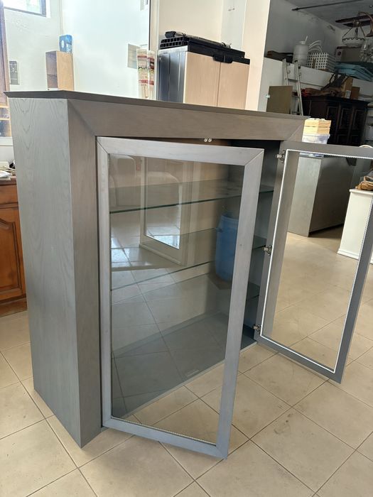 Movel com portas em vidro