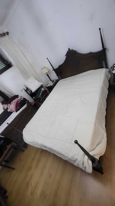 Conj. quarto cama casal+2 mesas de cabeceira madeira maciça Vintage