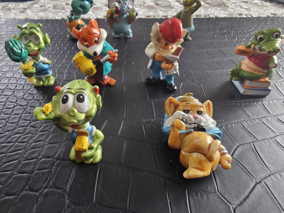 Kinder niespodzianka figurki kolekcjonerskie