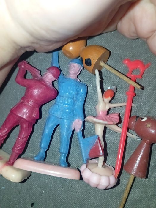 Old dolls in good condition64585960392833120