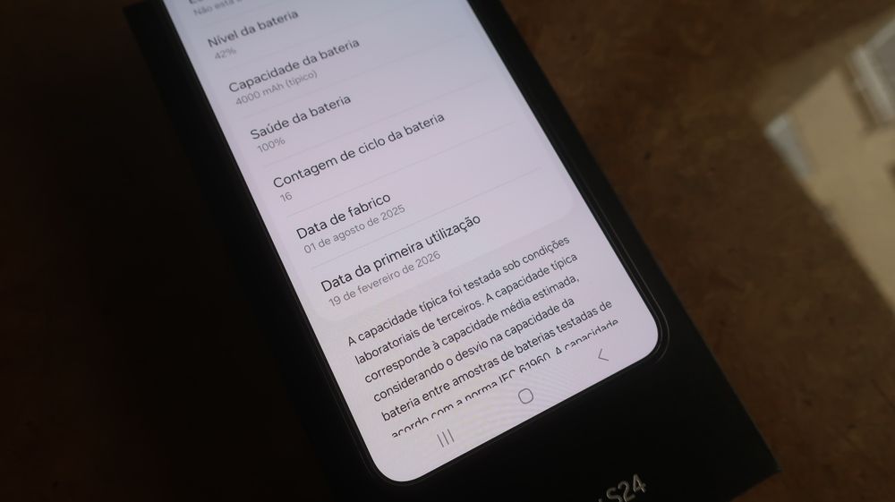 Samsung Galaxy S24 (só 20x carregado)