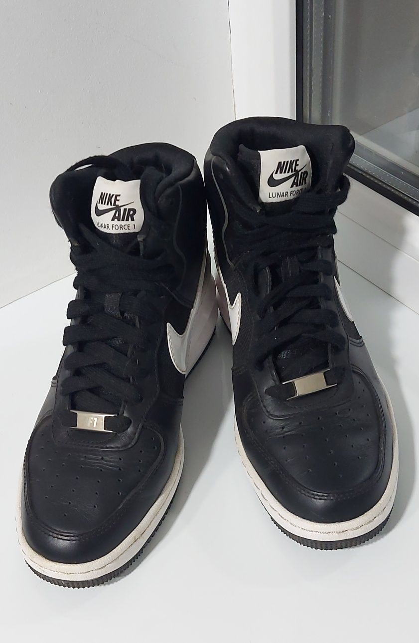 Nike Air Lunar Force 1 600 .