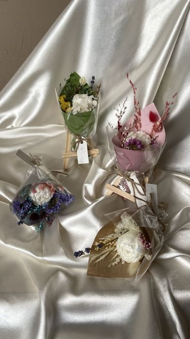 Подарунок до свят - букет з сухоцвітів і свічки