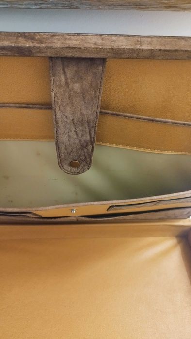 Mala executivo muito antiga - para decoração ou mesmo arrumação