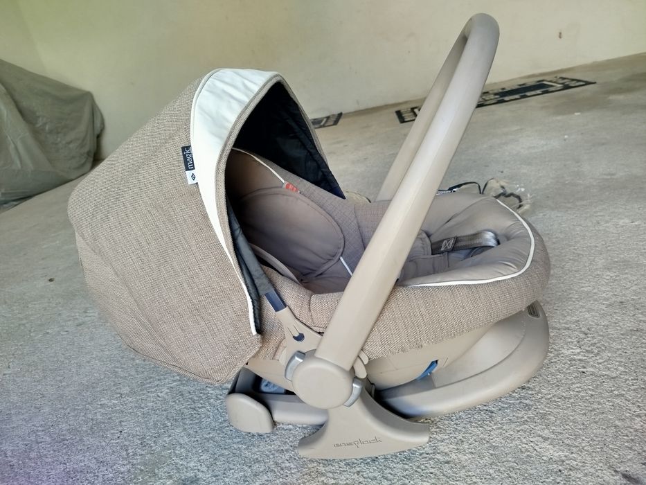 Carinho de bébé.