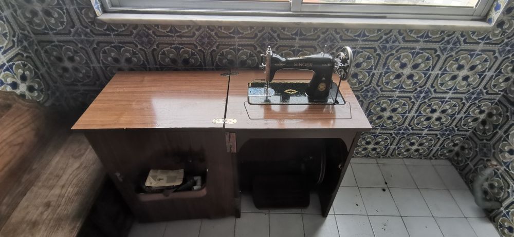 Máquina de Costura Singer