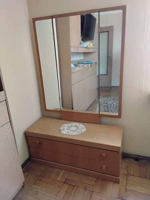 Półkotapczan z toaletką