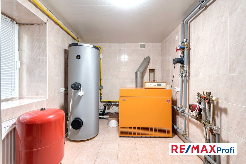 Будинок 450 м2, ремонт, цоколь , басейн, 12 соток  в с. Глеваха (село)