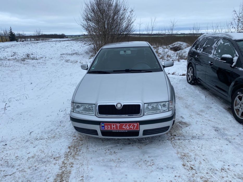 Свіжопригнані Skoda octavia tour малі пробіги