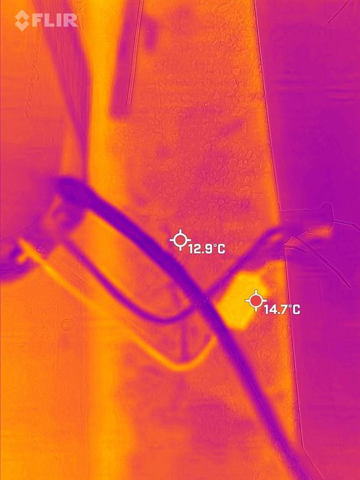 Тепловизор для смартфона Flir one