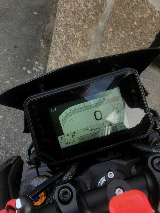 Yamaha MT 09 SP Akrapovic réplica + Extras