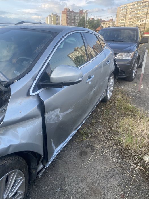 Volvo v40, після ДТП