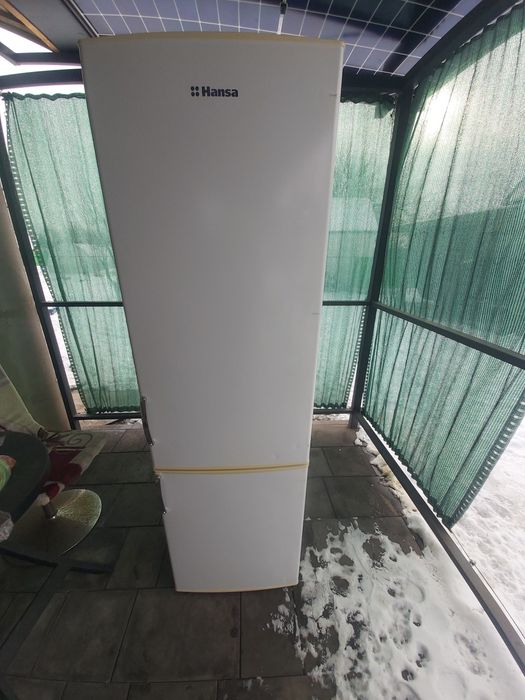 Двухкамерний холодильник.