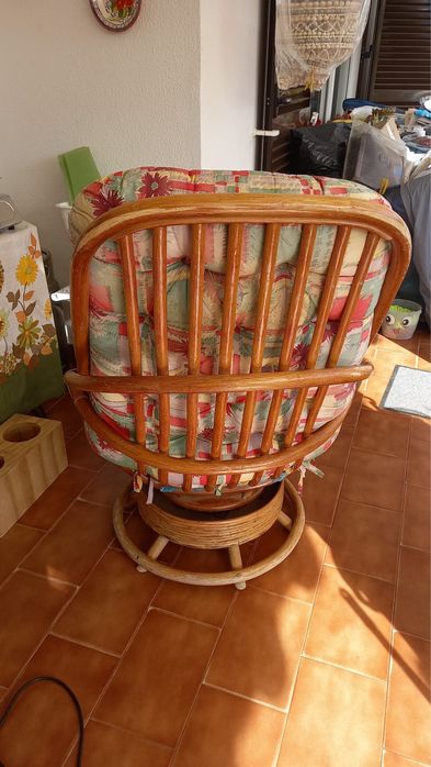 Cadeirão com baloiço e almofadão grande