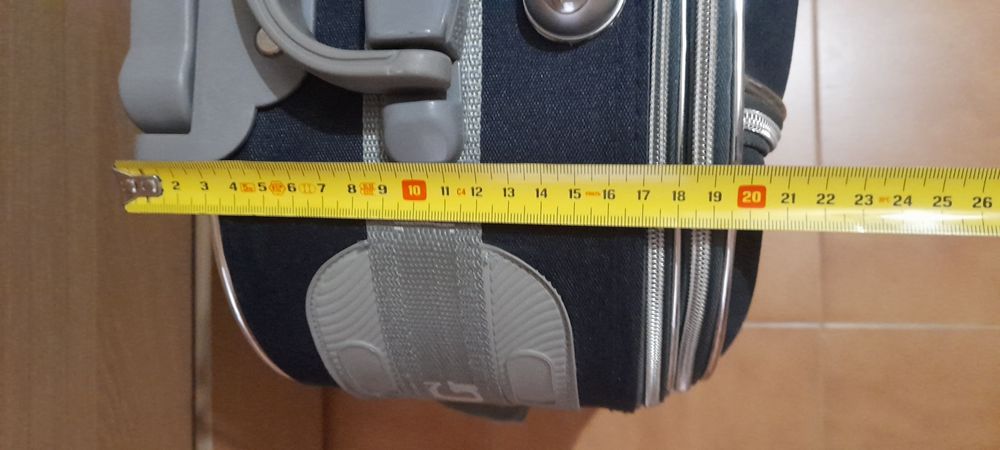 Troley pequeno em bom estado