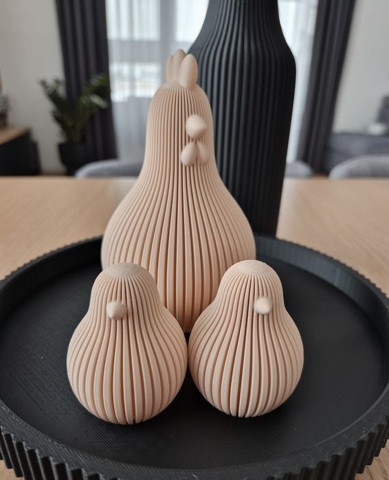 Zestaw 3 figurek ( kura + 2 kurczaczki) Wielkanoc