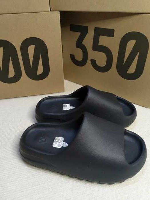 Yeezy_Slide_onyx_Czarny 43