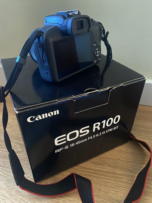 CANON EOS R100 + RF-S 18-45mm + Cartão SD 128GB (COMO NOVA)
