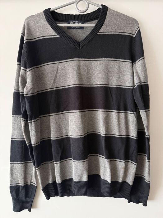 Sweter w paski, czarno szary męski sweter z dekoltem V Pull & Bear L