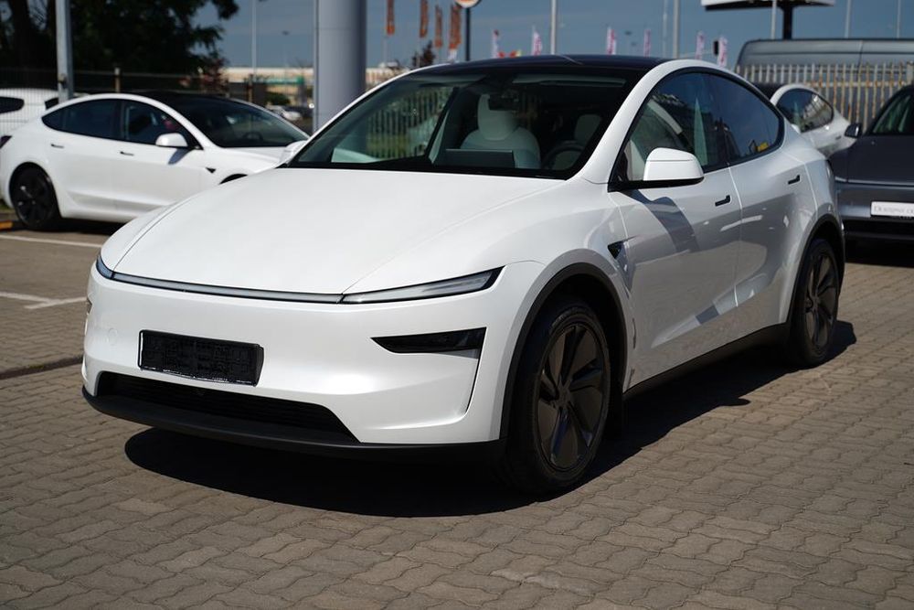 TESLA Model Y SUV
