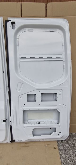 Porta tras Mercedes Sprinter (W907, 910). L2H1. 2018/2025.