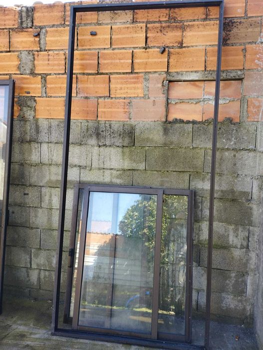 Porta e janelas aluminio castanhas