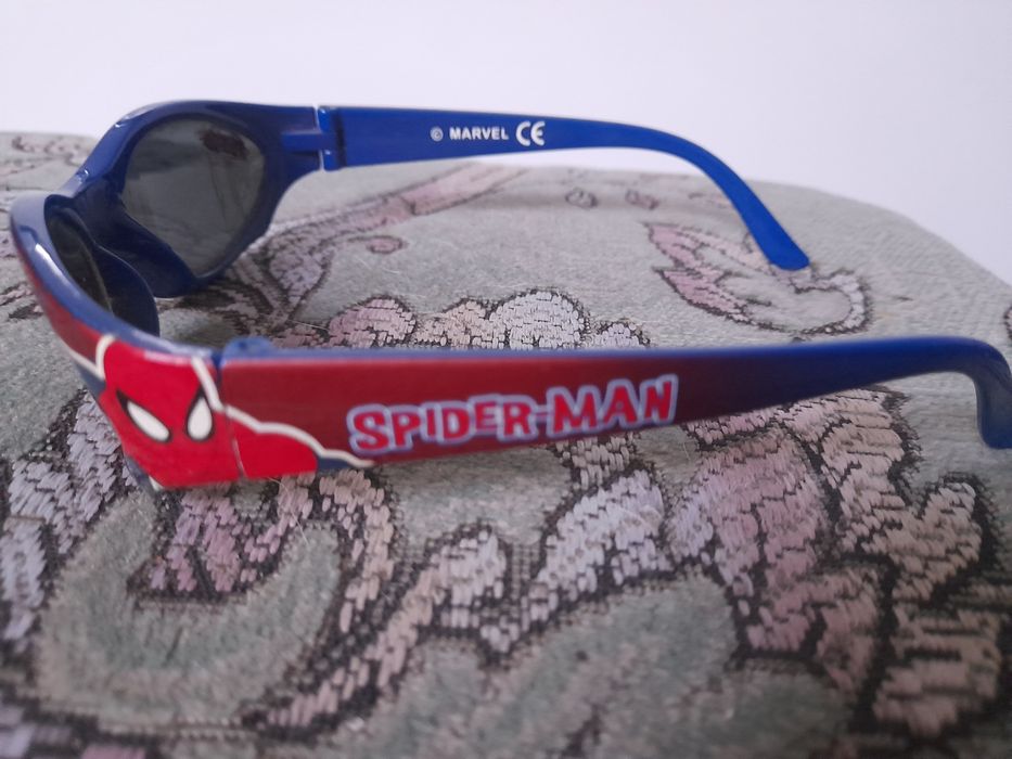 Okulary  przeciwsłoneczne  dziecięce  SPIDER-MAN .
