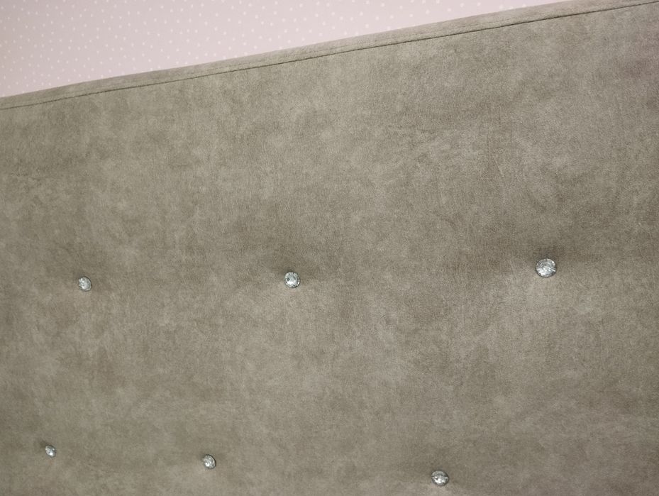 Cama estofada com banqueta 1,60 x 2,00m