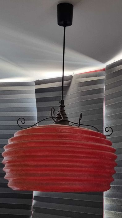 Candeeiro de Teto Cor-de-rosa em Bom Estado