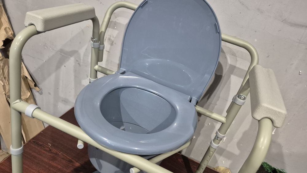 Nowe krzesło toaletowe  z regulacja wysokosci