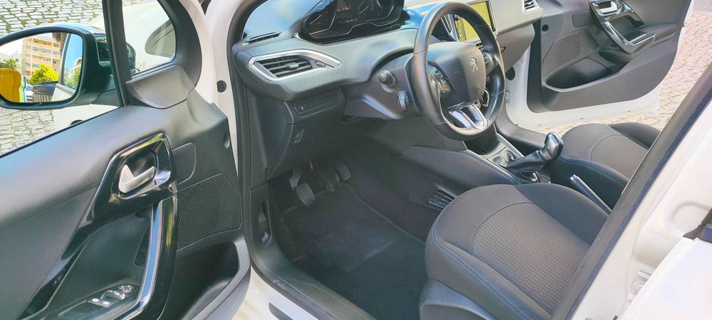Peugeot 208 1.2 Pure Tech / Versão Style