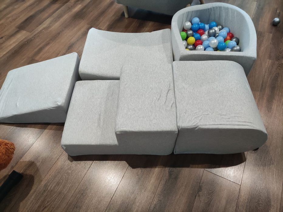 Piankowy tor przeszkód, basen z kulkami