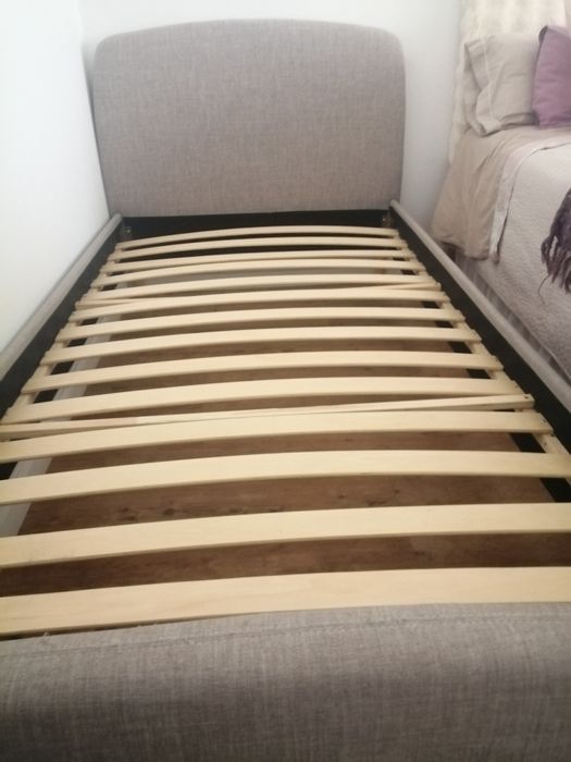 Cama de solteiro forrada