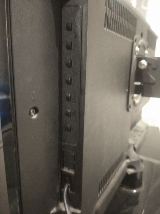 Телевізор Bravis 32 дюйми